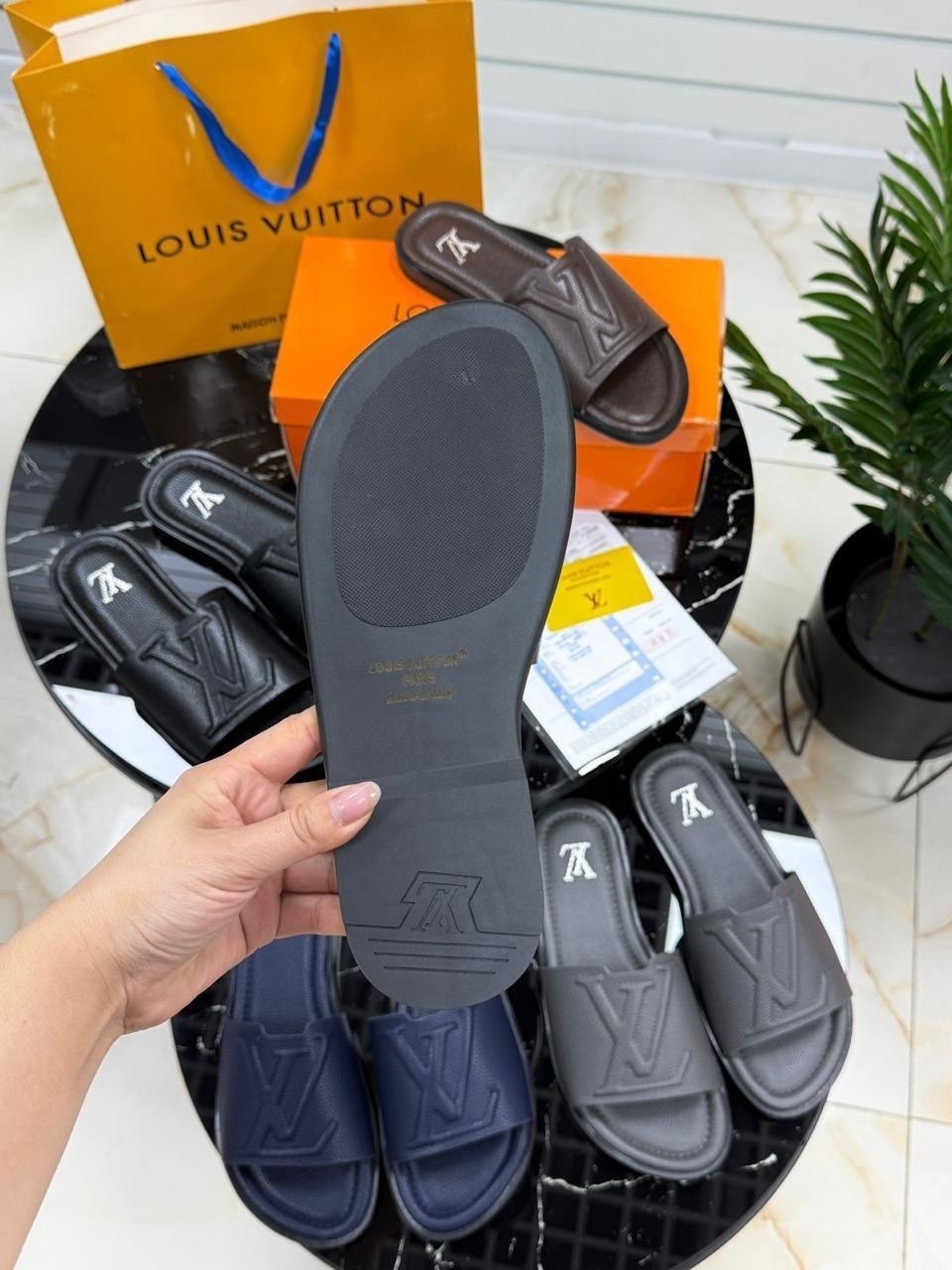 шлепанцы louis vuitton,тапочки louis vuitton,шлепанцы louis vuitton мужские,луи виттон тапки,louis vuitton шлепанцы louis vuitton черные натуральная кожа 796911hn