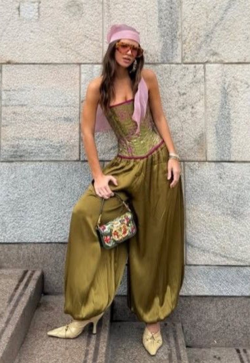 широкие брюки,брюки модные,брюки с поясом,брюки черные,стильные брюки