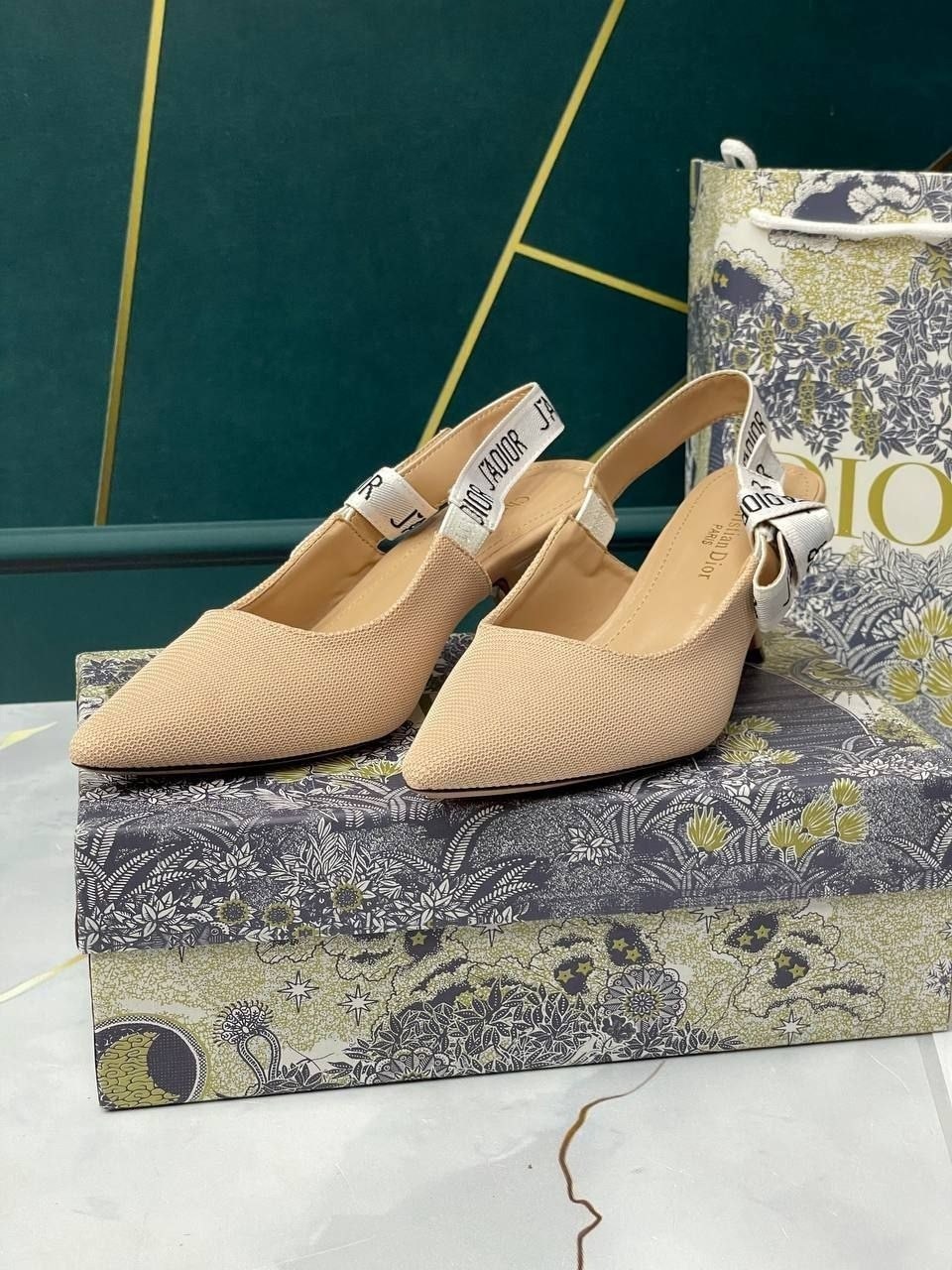 туфли dior,туфли диор женские,босоножки низкий каблук диор,туфли диор,туфли женские dior slingback