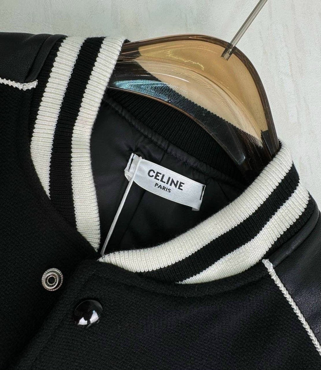 mtforce кожаный бомбер женский черного цвета,куртка бомбер женская,бомбер черный женский,бомбер оверсайз куртка из экокожи c&h style,куртка бомбер