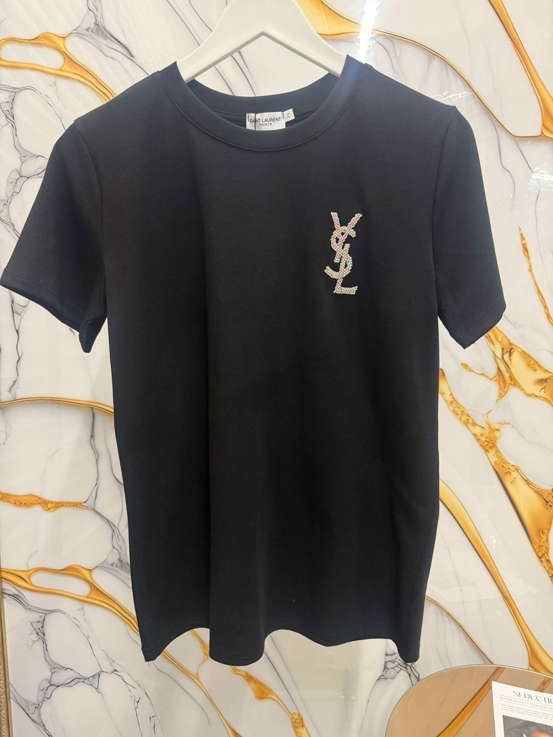 футболки женская,футболки женские мужские,футболка yves saint laurent,футболки модные,стиль футболка