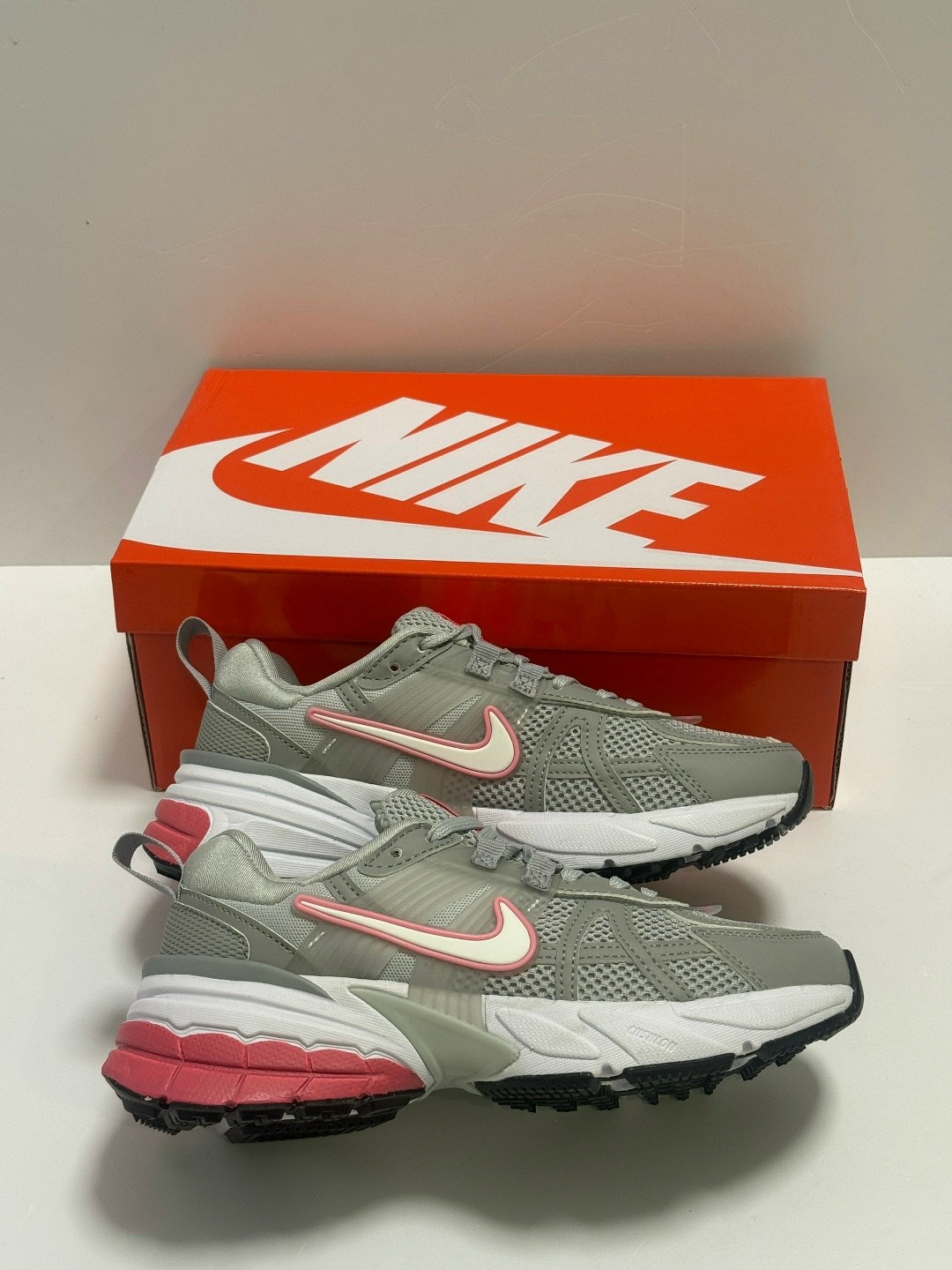 кроссовки nike,кроссовки,женские кроссовки nike,кроссовки nike v 2 k run,повседневные кроссовки