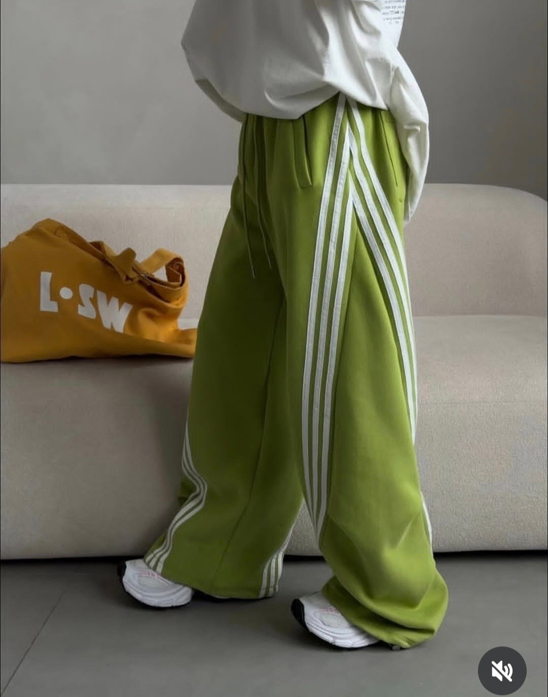 широкие брюки,модные наряды,спортивные брюки,брюки свободные