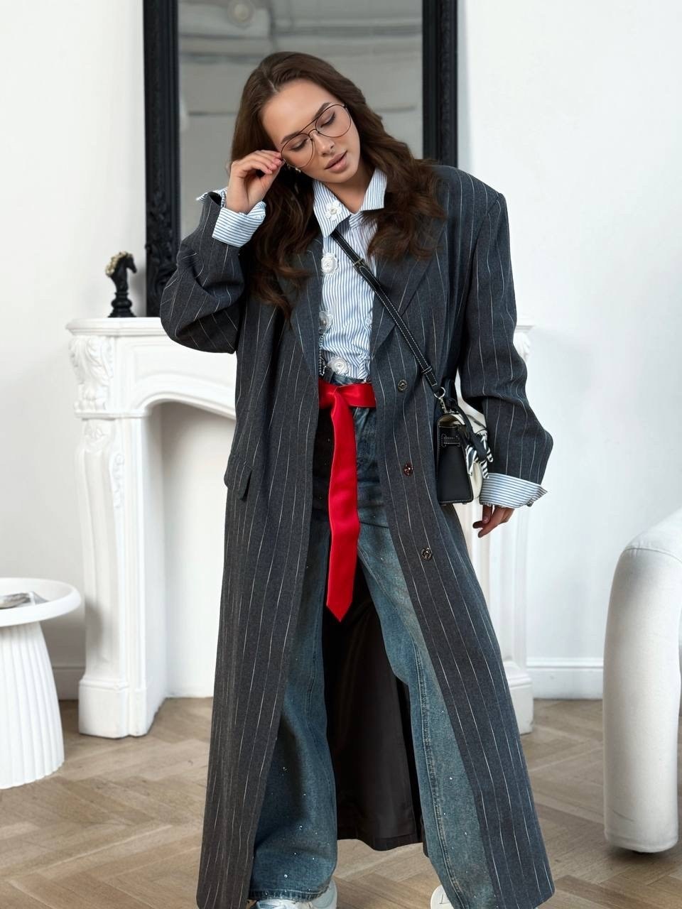 стильное пальто,модное пальто,длинное пальто,серое пальто