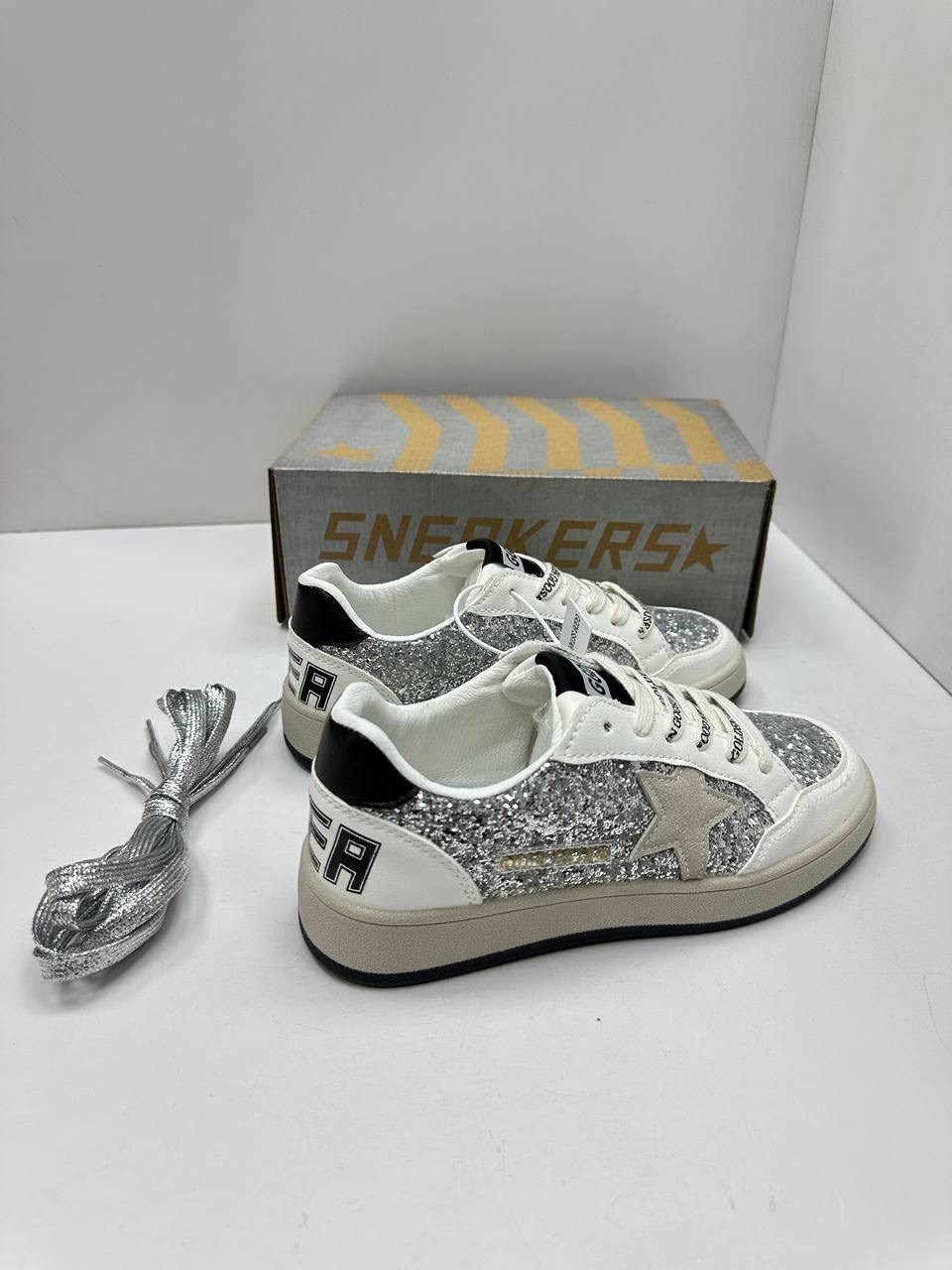 golden goose кеды hi star с блестками белый,низкие кеды ball-star glitter golden goose,кроссовки golden goose,golden goose кеды glitter,golden goose hi star glitter sneakers