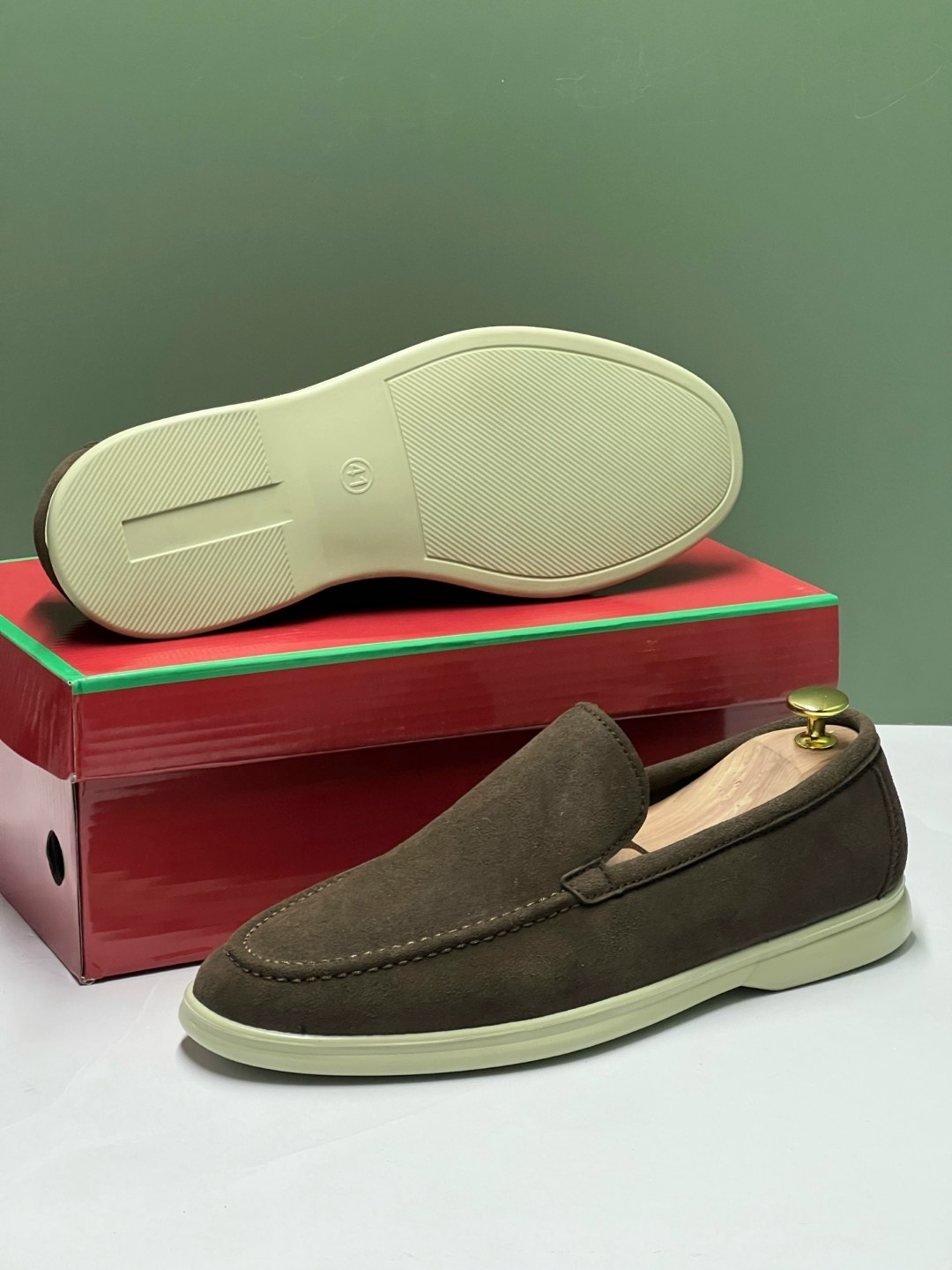 замшевые лоферы loro piana,лоферы loro piana,loro piana мужские лоферы,мокасины loro piana summer walk коричневые,лоферы loro piana summer walk замшевые коричневые