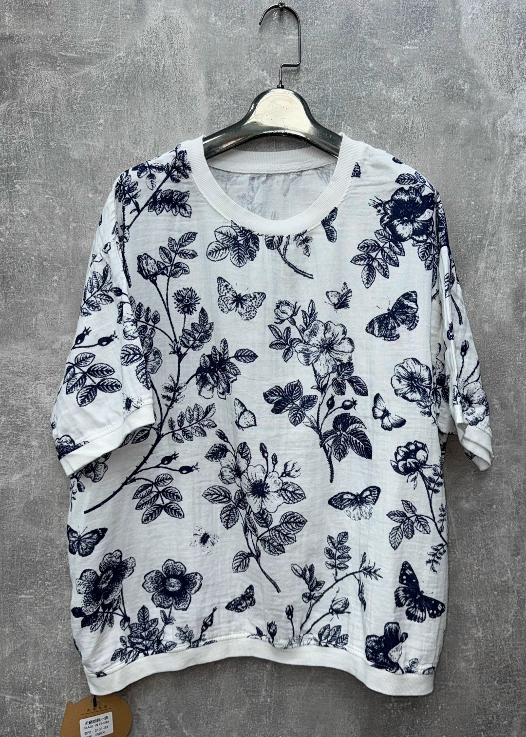 футболка с принтом,женская футболка,футболка с бабочками,футболки модные,женская кофта