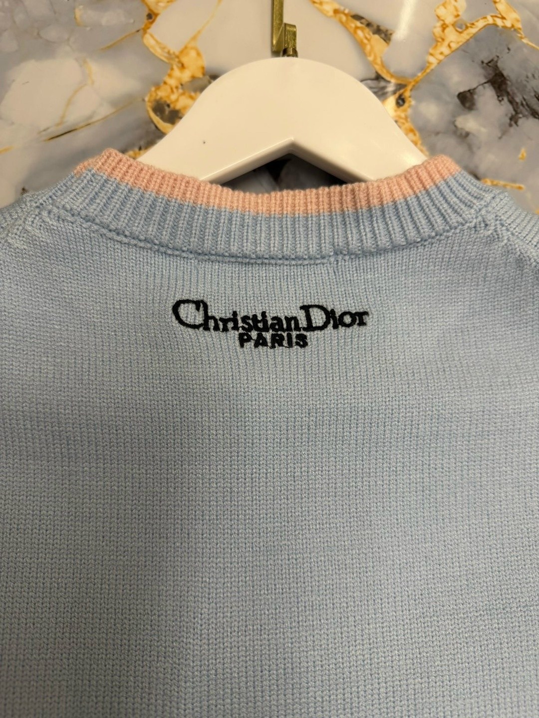 свитер с вышивкой,женская кофточка,футболки модные,женские футболки,футболка с вышивкой