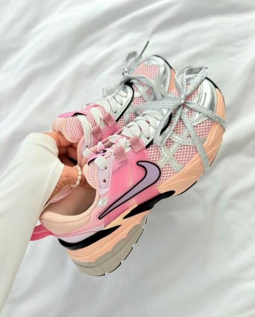 кроссовки nike v 2 k run,кроссовки для женщин nike initiator pink,кроссовки nike,кроссовки беговые женские,кроссовки nike женские