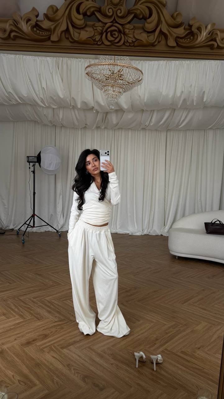 костюм из мягкой вискозы с лонгсливом и свободными,костюм брючный с лонгсливом летний оверсайз sabisha,костюм белый,женский костюм белый,костюм