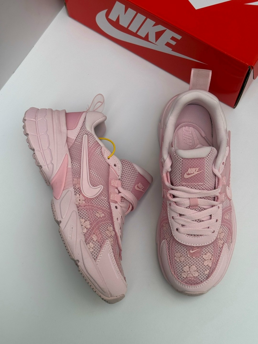 кроссовки беговые женские nike v2k run,женские кроссовки nike,nike v2k run pink foam arctic pink (women's),кроссовки,nike розовые кроссовки