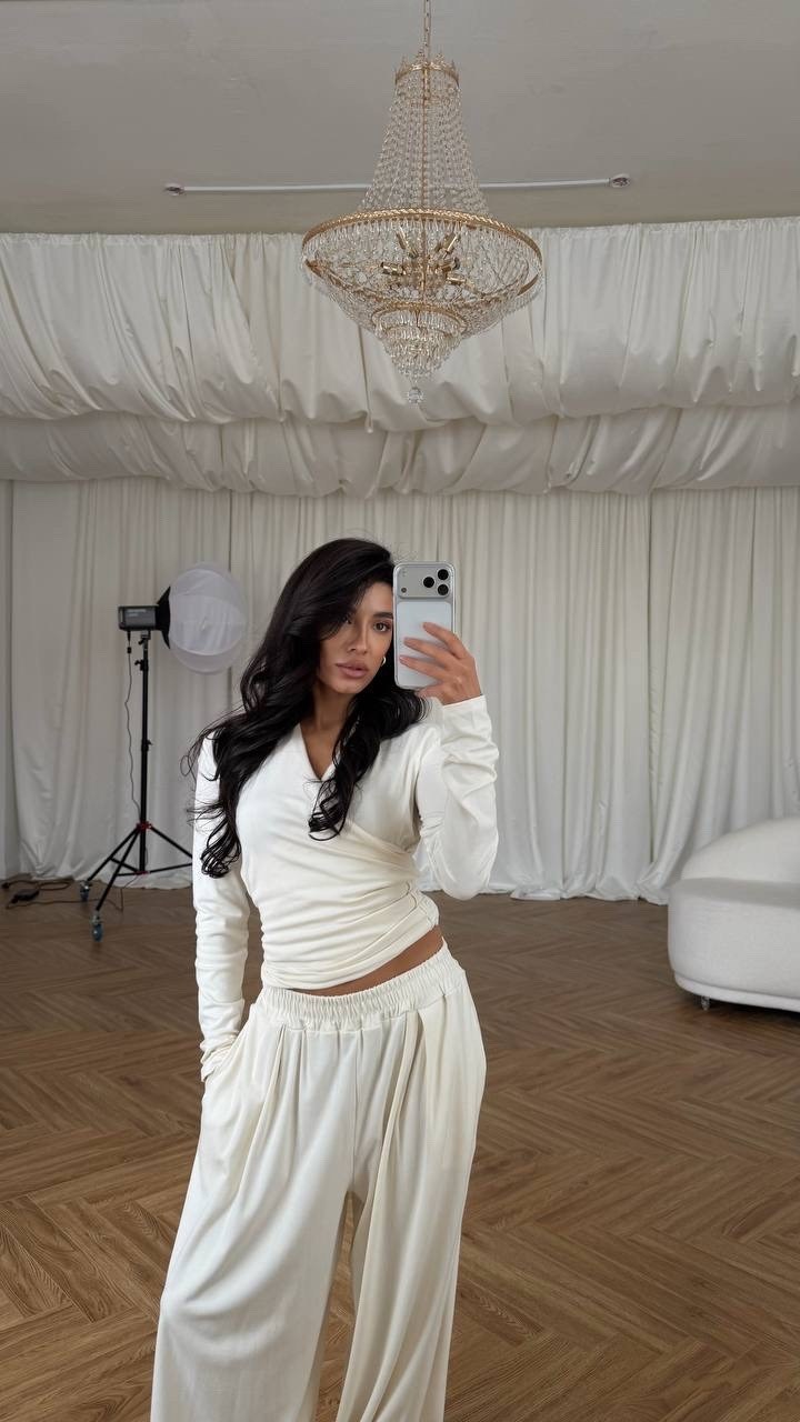 костюм из мягкой вискозы с лонгсливом и свободными,костюм брючный с лонгсливом летний оверсайз sabisha,костюм белый,женский костюм белый,костюм