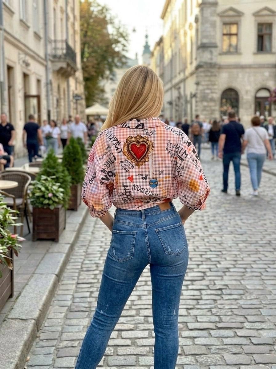 девушка,девушек,девушка и женщина,красива девушка,блузка стильная