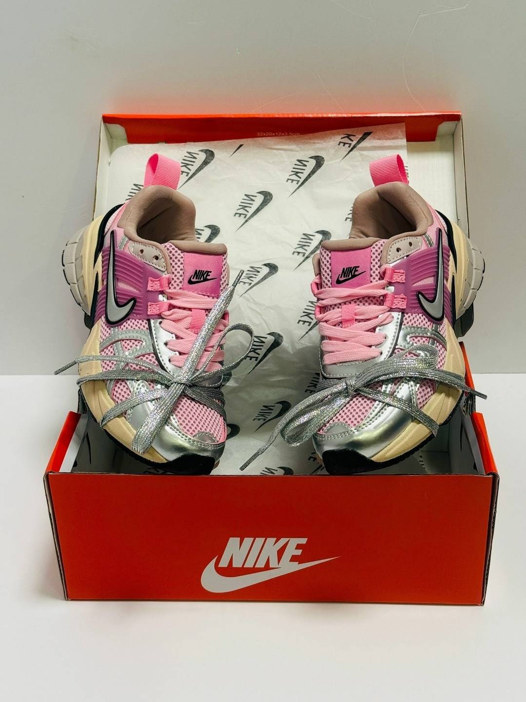 кроссовки nike v 2 k run,кроссовки для женщин nike initiator pink,кроссовки nike,кроссовки беговые женские,кроссовки nike женские
