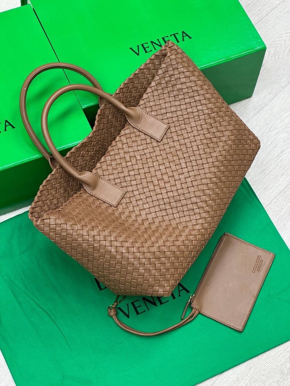 bottega veneta женская сумка,оливковая кожаная сумка bottega veneta andiamo large,сумка bottega veneta,сумка bottega,bottega veneta сумки 2026
