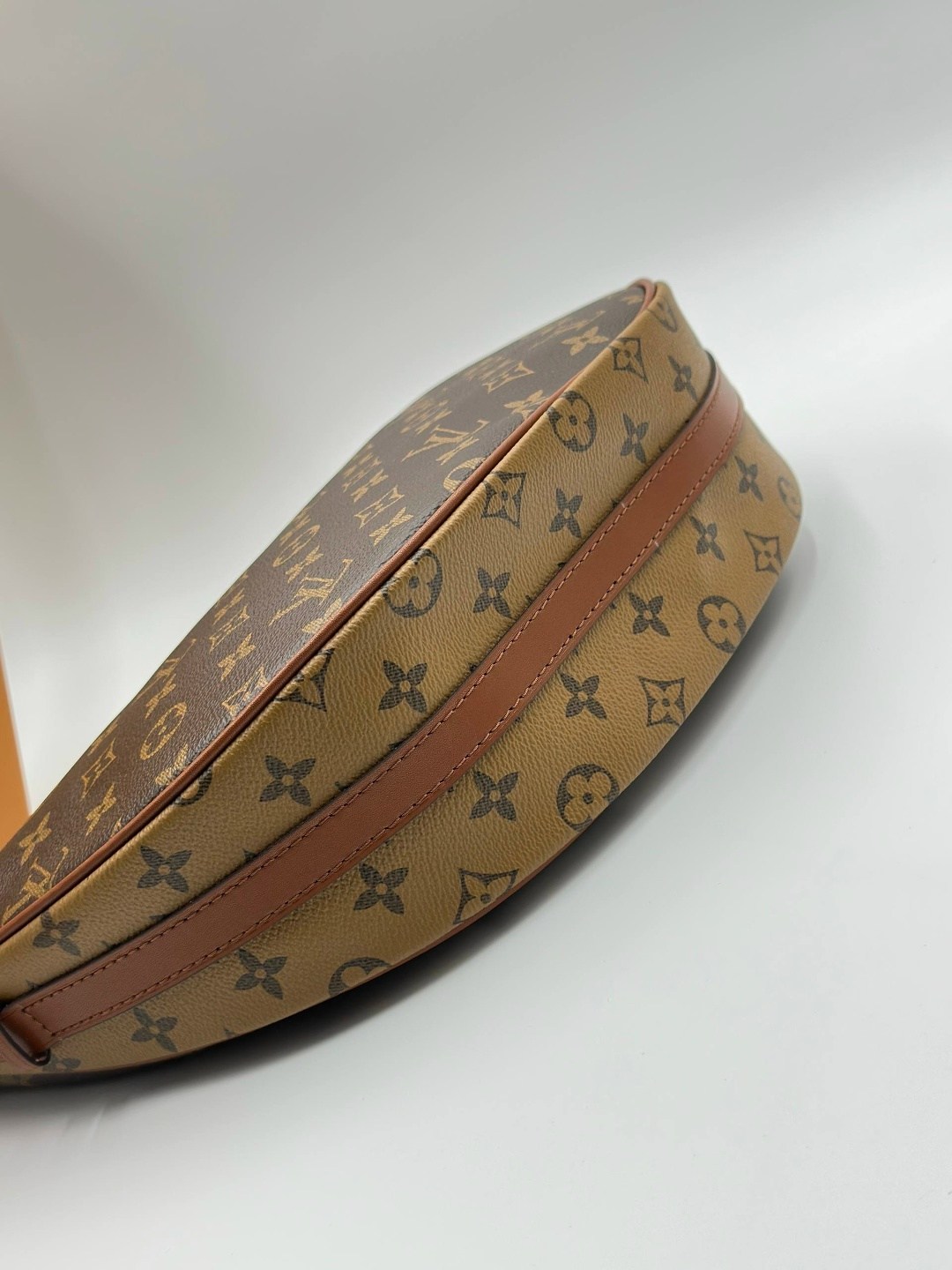 сумка louis vuitton женская,louis vuitton сумка на плечо,cумка louis vuitton,сумки луи виттон,сумка через плечо с монограммой louis vuitton carryall