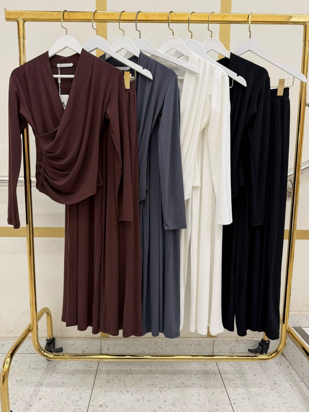 костюм из мягкой вискозы с лонгсливом и свободными,костюм брючный с лонгсливом летний оверсайз sabisha,костюм белый,женский костюм белый,костюм