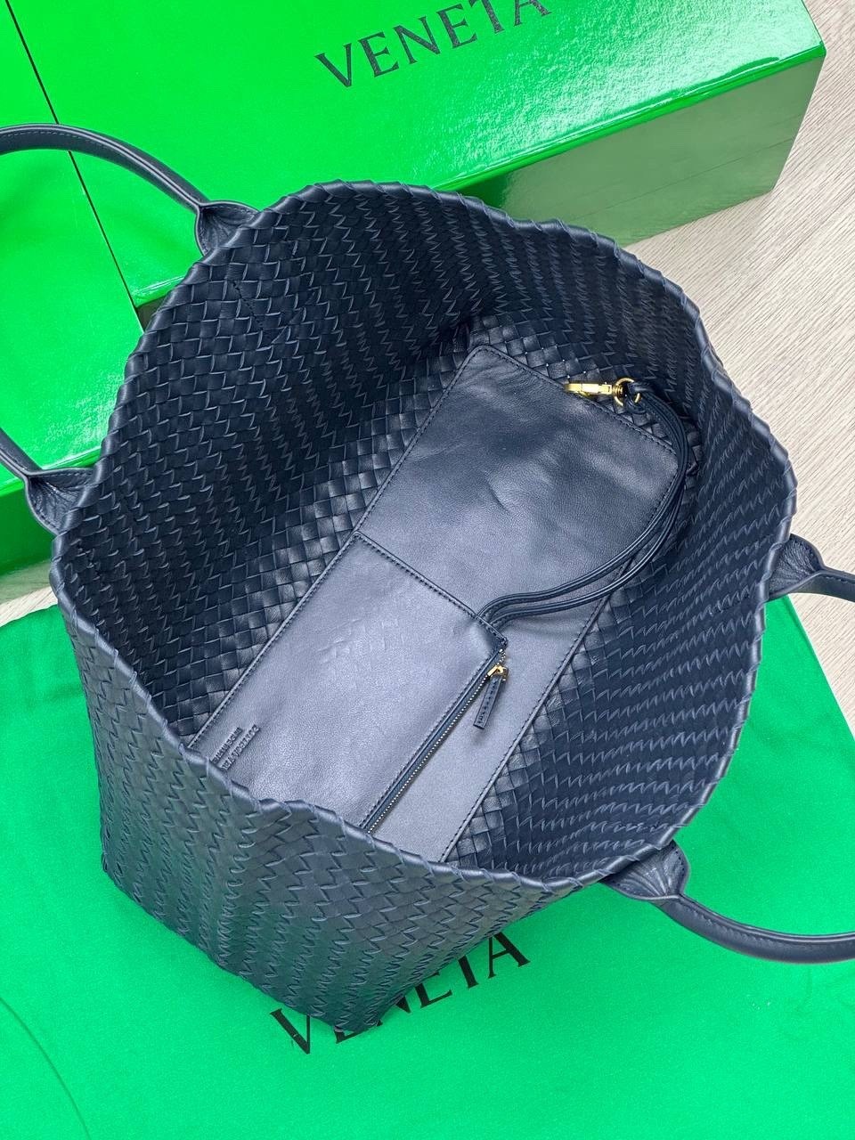 bottega veneta женская сумка,оливковая кожаная сумка bottega veneta andiamo large,сумка bottega veneta,сумка bottega,bottega veneta сумки 2026