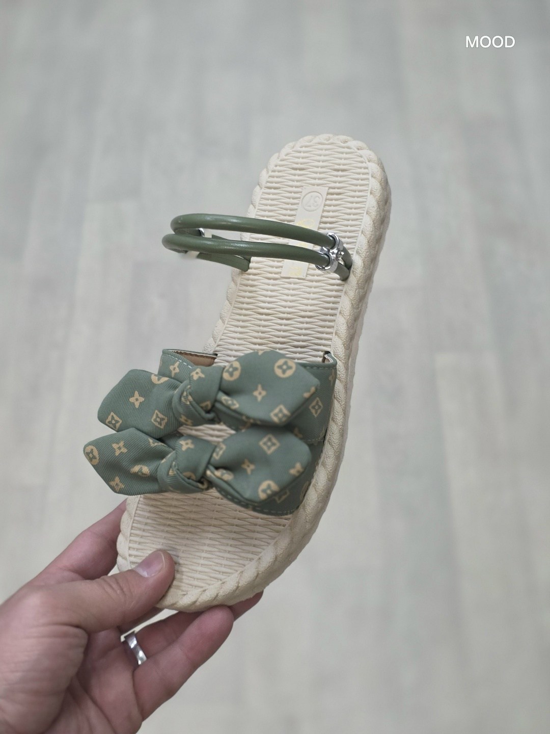 ,летние тапочки,тапочки женские,летние сандалии,модные тапочки