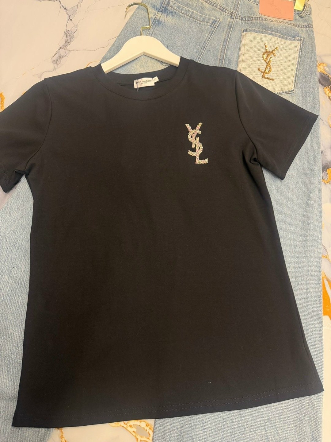 футболки женская,футболки женские мужские,футболка yves saint laurent,футболки модные,стиль футболка