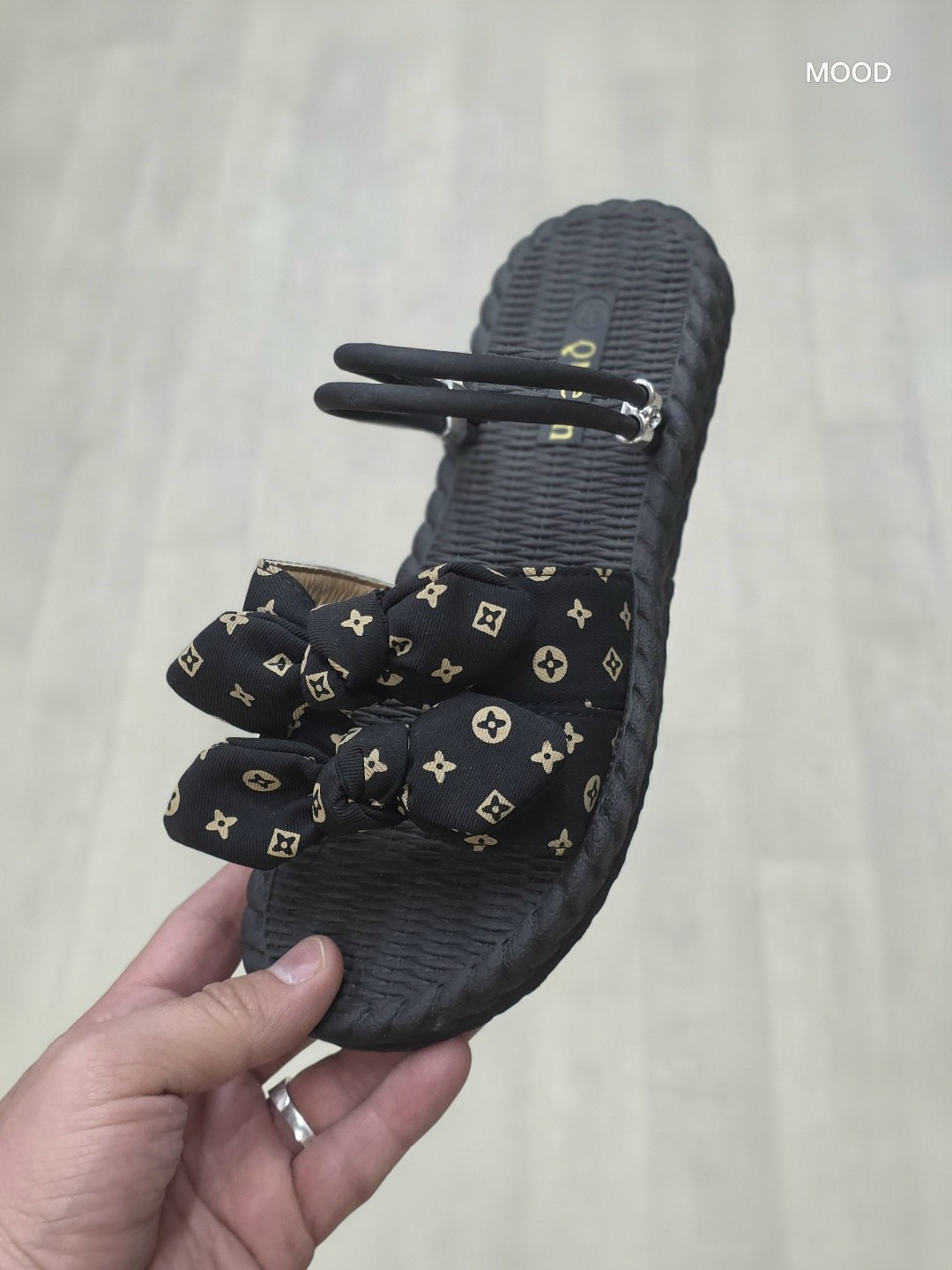 ,летние тапочки,тапочки женские,летние сандалии,модные тапочки