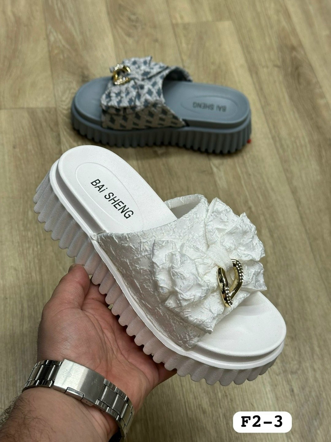 ,женские шлепанцы,женские тапки, женская,тапочки модные