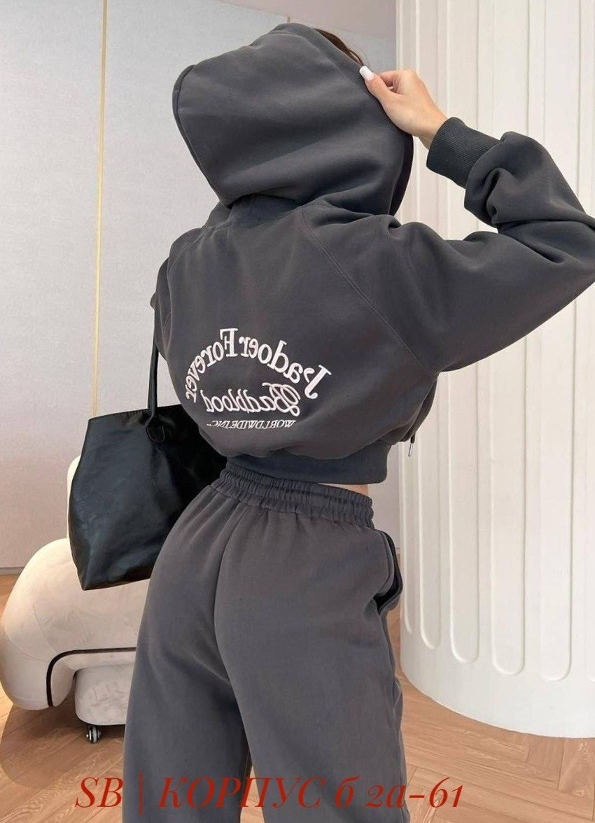 костюм спортивный женский,костюм спортивный,женские костюмы,женский красный костюм miu miu,стильный костюм