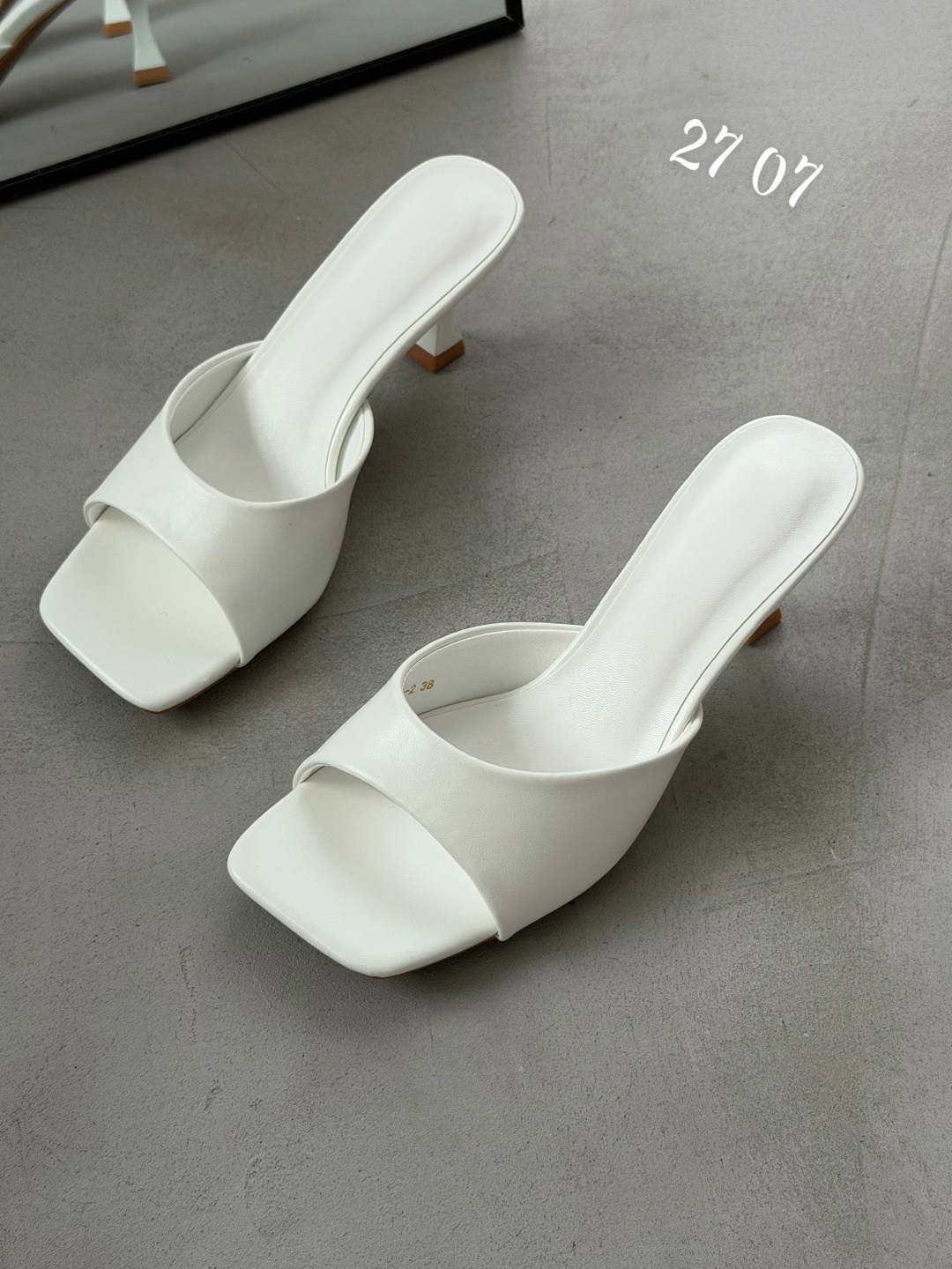 босоножки на каблуках,элегантные босоножки,каблуки белые,босоножки женские,белые босоножки