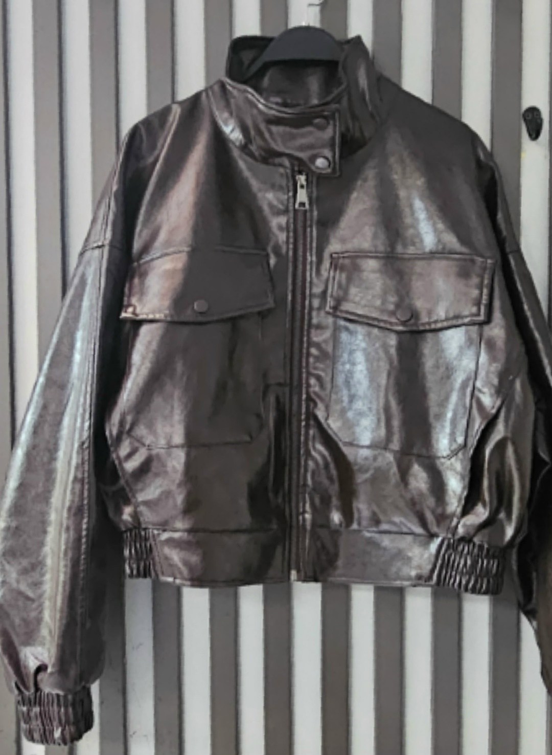 женская кожаная куртка,кожаная куртка,куртка кожаная оверсайз,кожаный бомбер оверсайз,куртка-бомбер свободного кроя topshop из искусственной кожи коричневого цвета