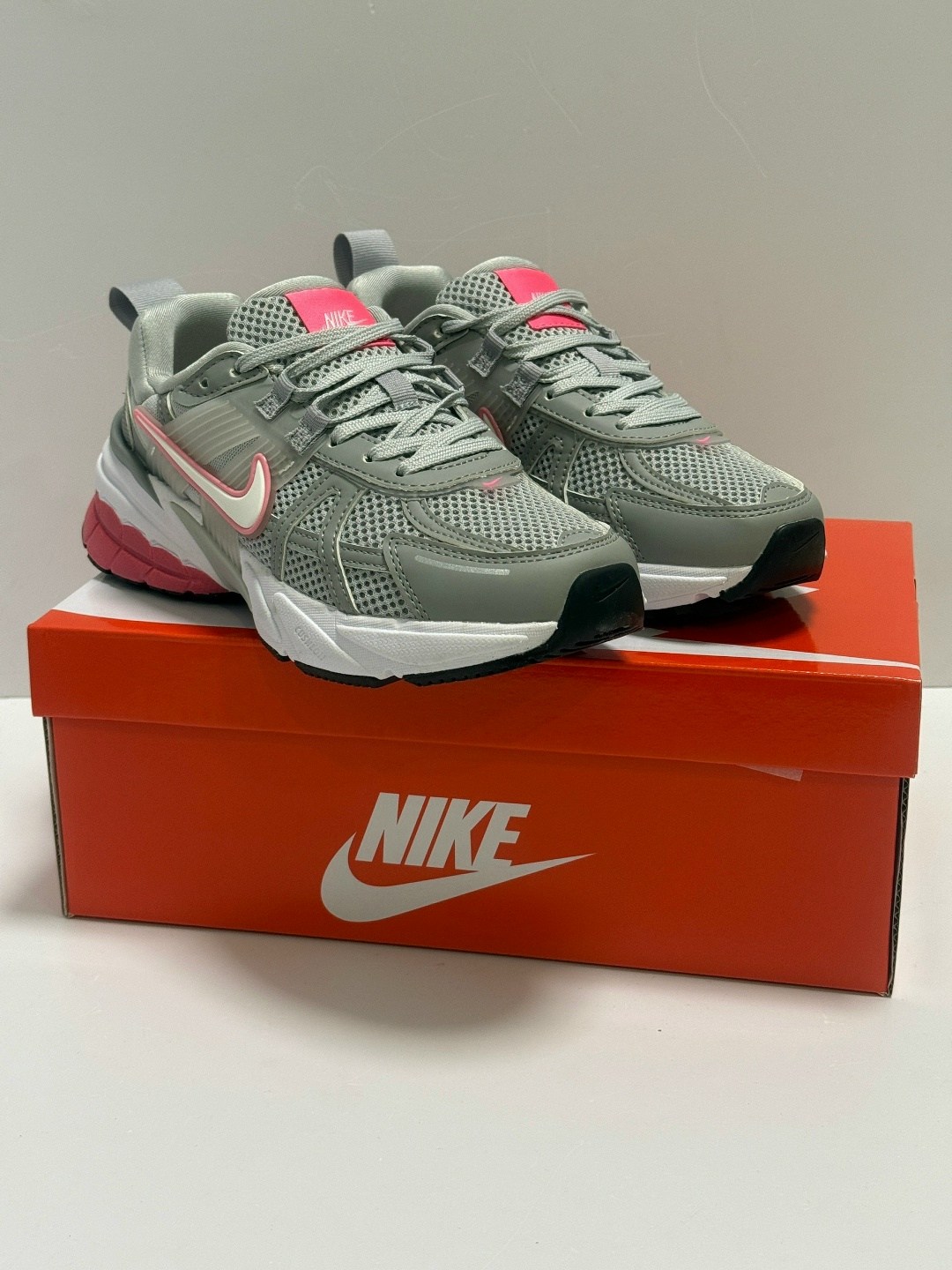 кроссовки nike,кроссовки,женские кроссовки nike,кроссовки nike v 2 k run,повседневные кроссовки