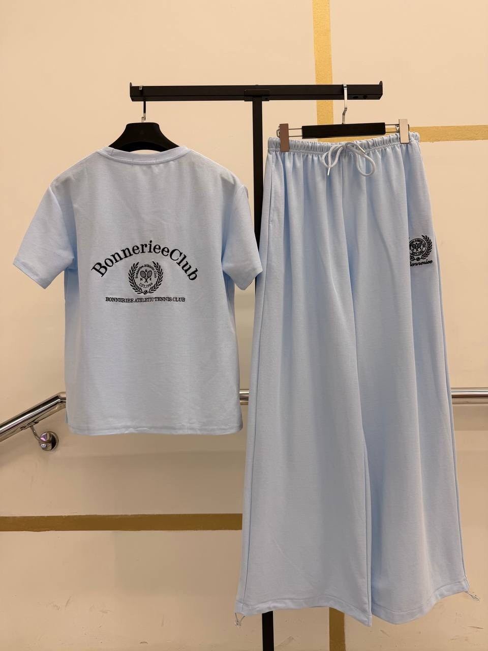 спортивный костюм,трикотажные костюмы,костюм белый,костюм