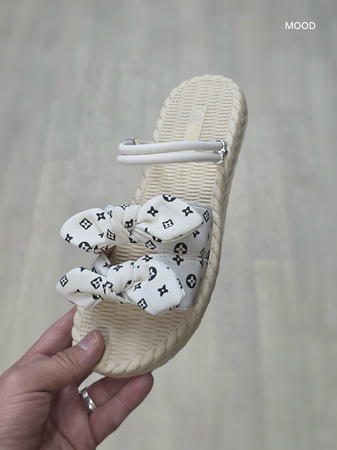 ,летние тапочки,тапочки женские,летние сандалии,модные тапочки