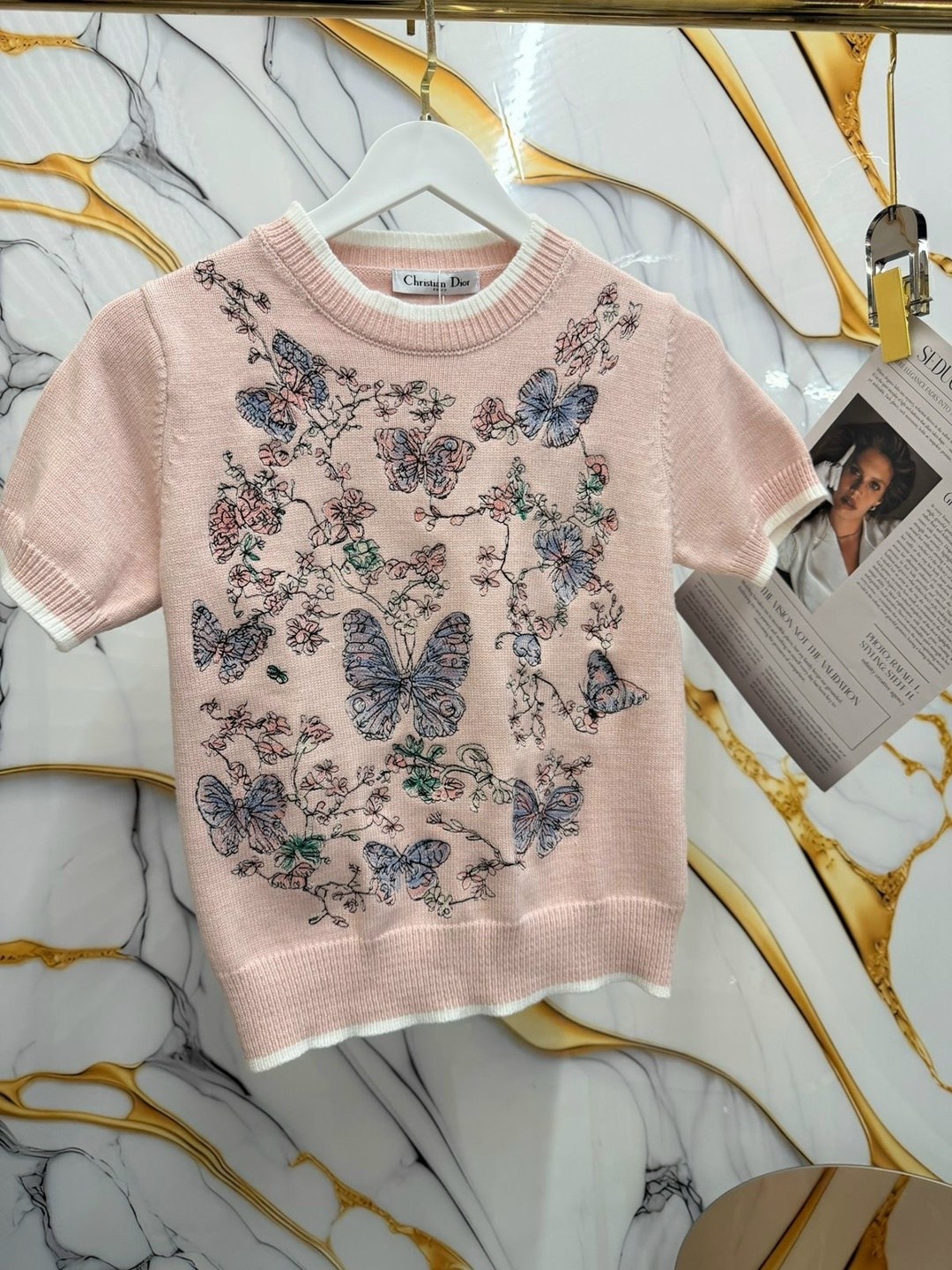 свитер с вышивкой,женская кофточка,футболки модные,женские футболки,футболка с вышивкой