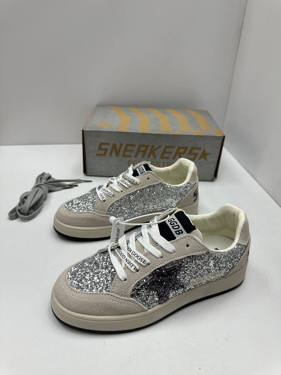 golden goose кеды hi star с блестками белый,низкие кеды ball-star glitter golden goose,кроссовки golden goose,golden goose кеды glitter,golden goose hi star glitter sneakers