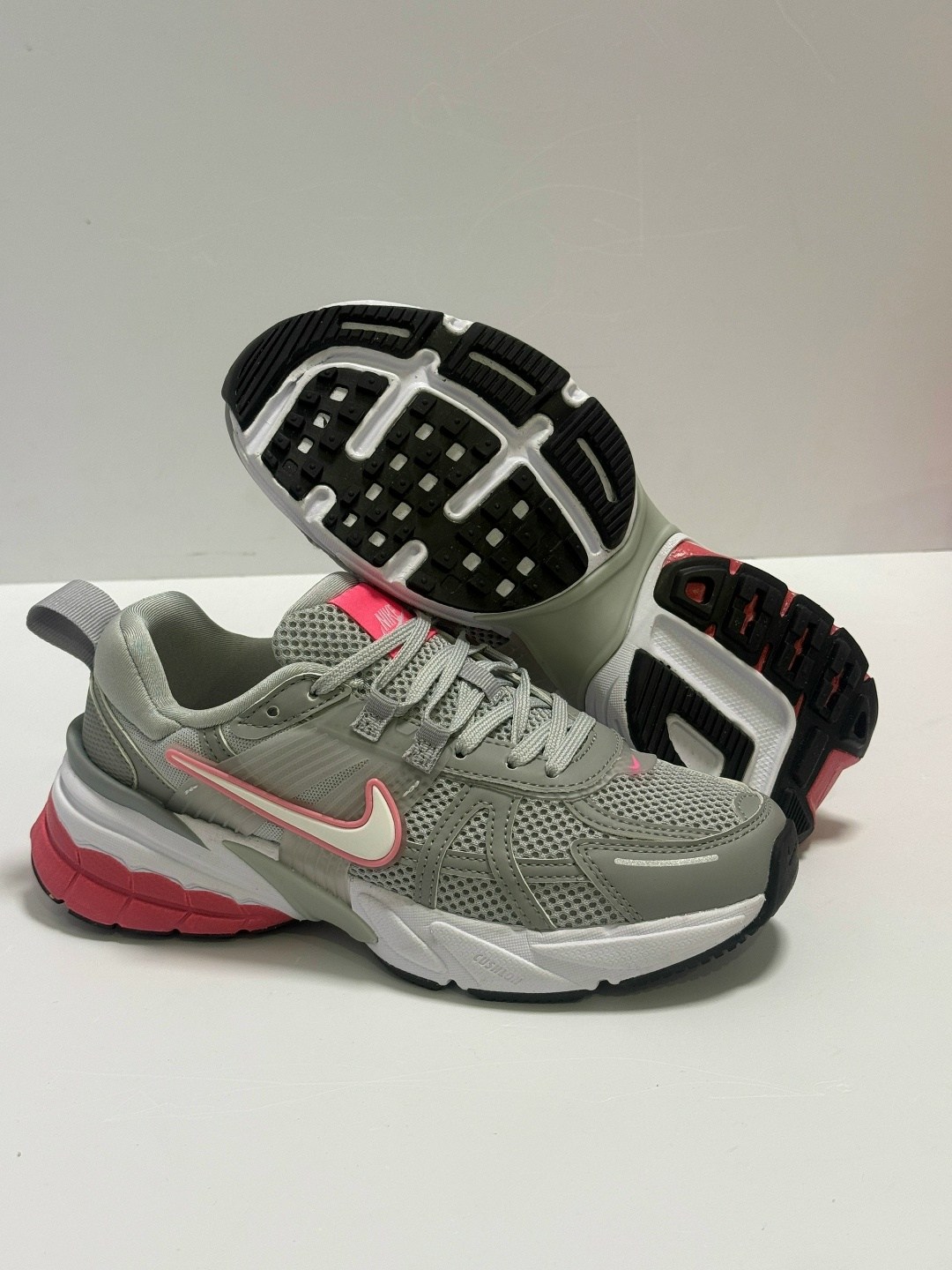 кроссовки nike,кроссовки,женские кроссовки nike,кроссовки nike v 2 k run,повседневные кроссовки