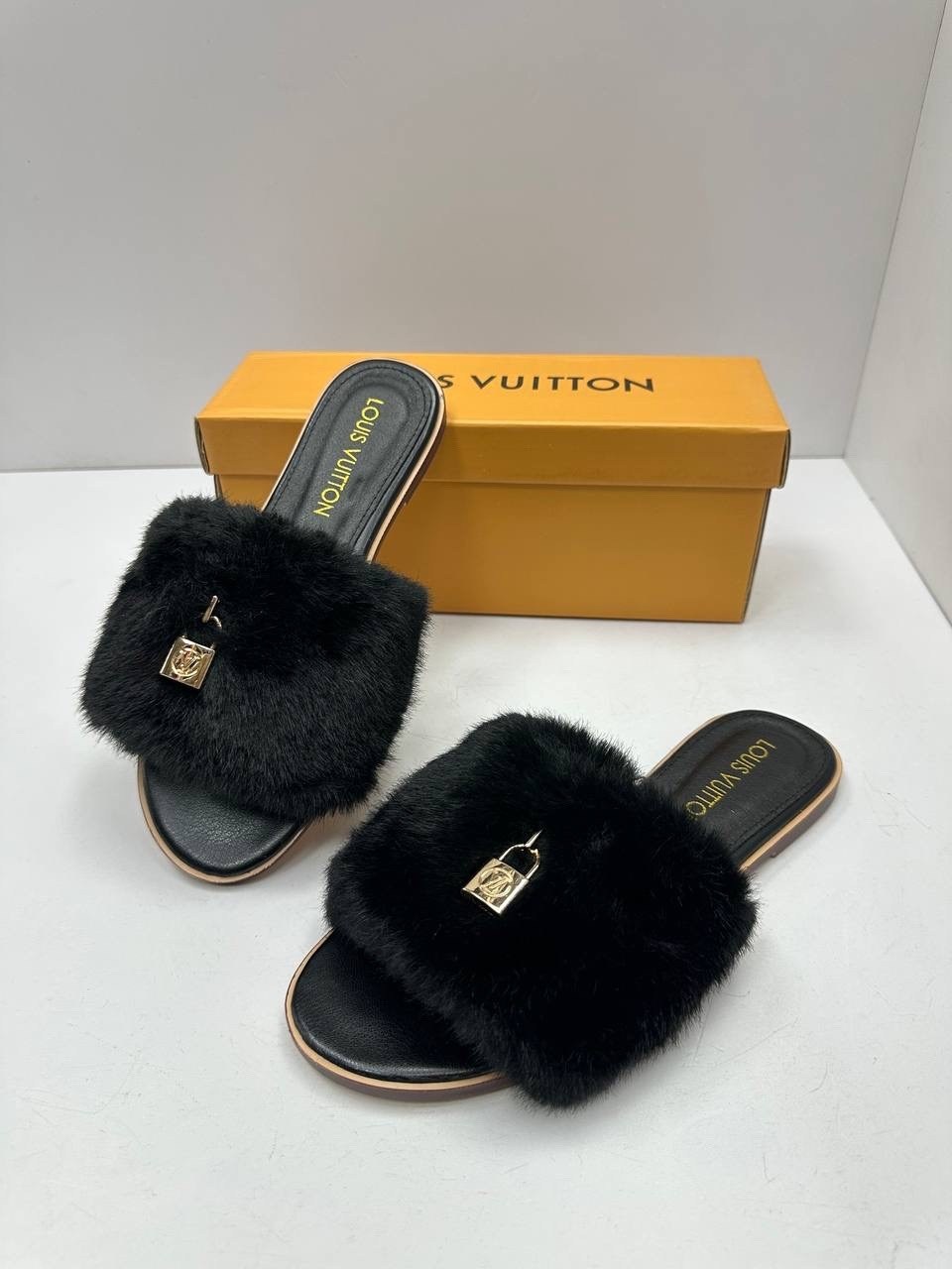 тапочки louis vuitton,шлепанцы louis vuitton,louis vuitton shoes,тапочки женские,меховые тапочки луи виттон