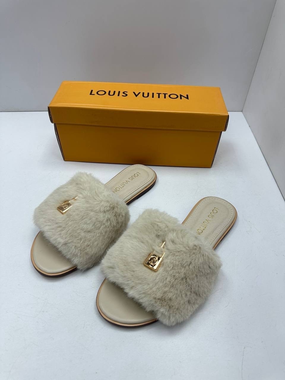 тапочки louis vuitton,шлепанцы louis vuitton,louis vuitton shoes,тапочки женские,меховые тапочки луи виттон