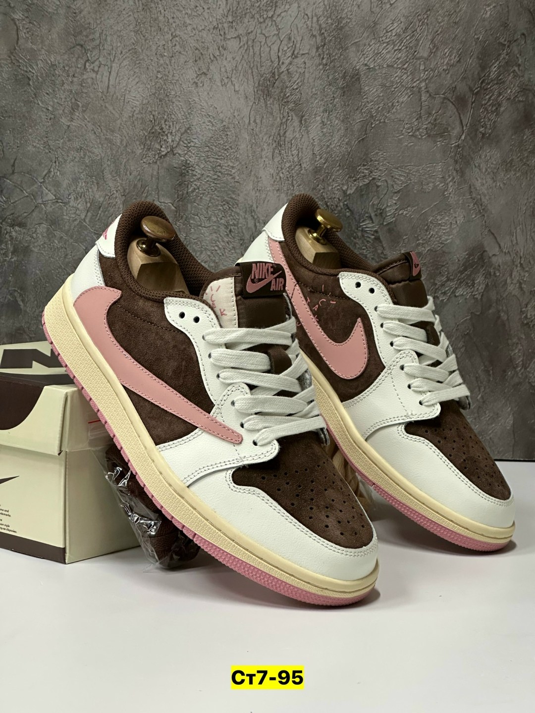 nike air jordan 1 low x travis scott,кроссовки nike travis scott x air jordan 1 low,кеды travis scott x air jordan 1 pink oxford,кроссовки nike air jordan 1 low travis scott,кроссовки nike travis scot