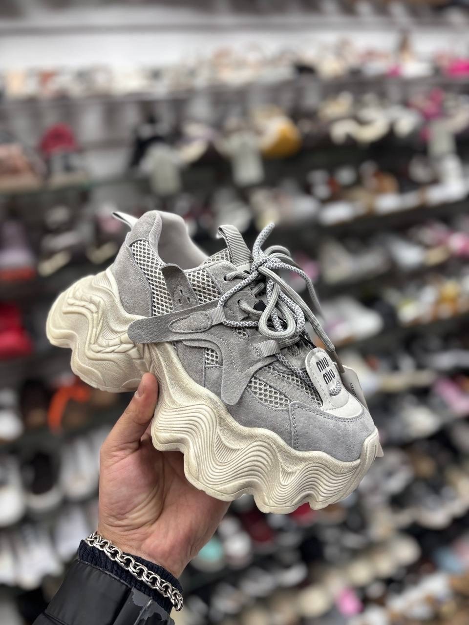 женские кроссовки на массивной платформе,кроссовки женские,массивные кроссовки для женщин,массивные кроссовки,женские массивные кроссовки