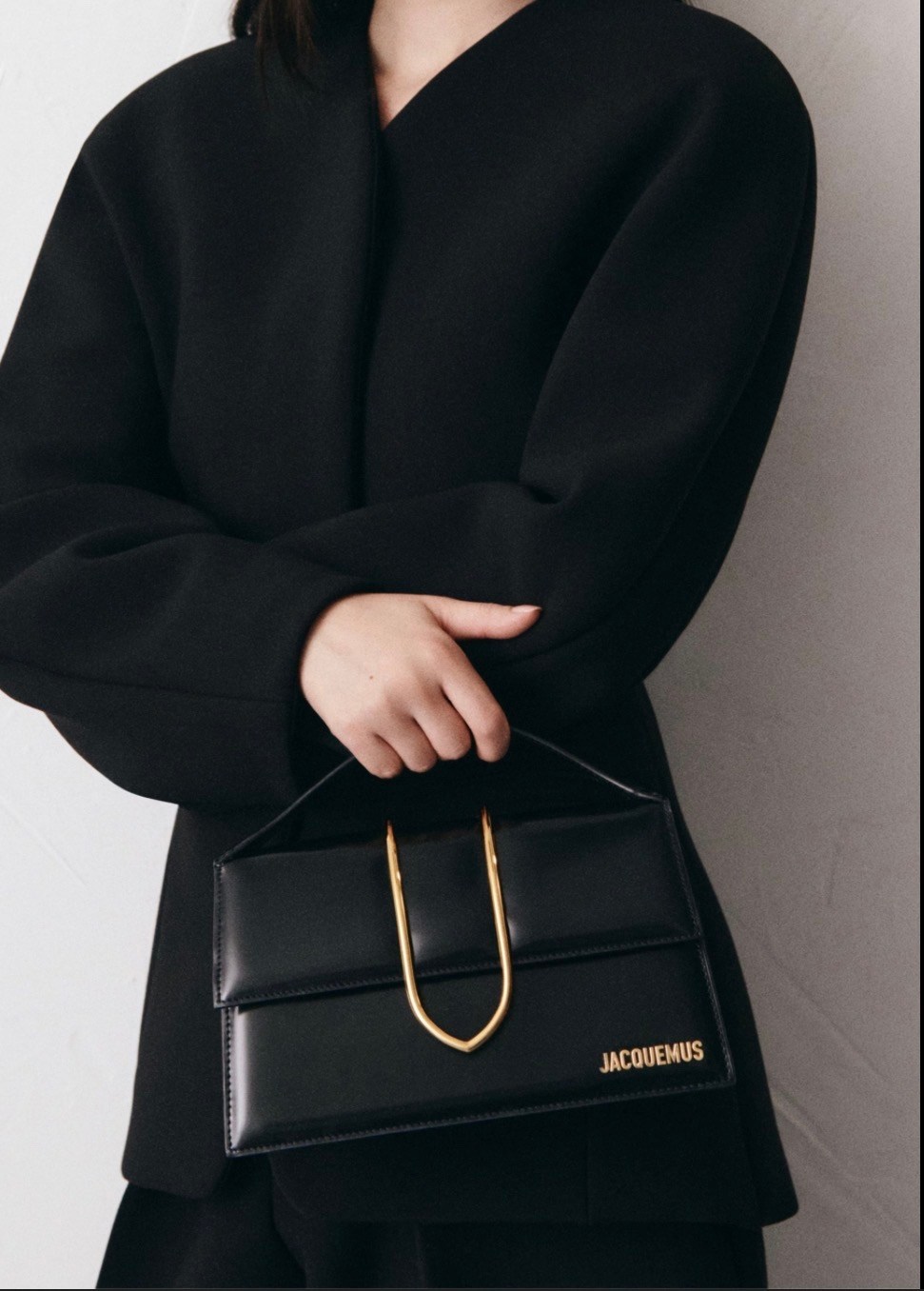 jacquemus сумка,сумка jacquemus le chiquito moyen черный,сумка женская jacquemus 176085 черная,черная кожаная сумка через плечо,сумка jacquemus le grand bambino