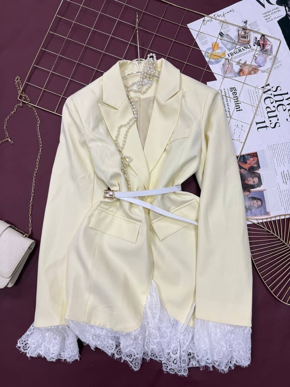 женский белый пиджак,жакет с поясом,пиджак с кружевом,костюм стильный,жакет