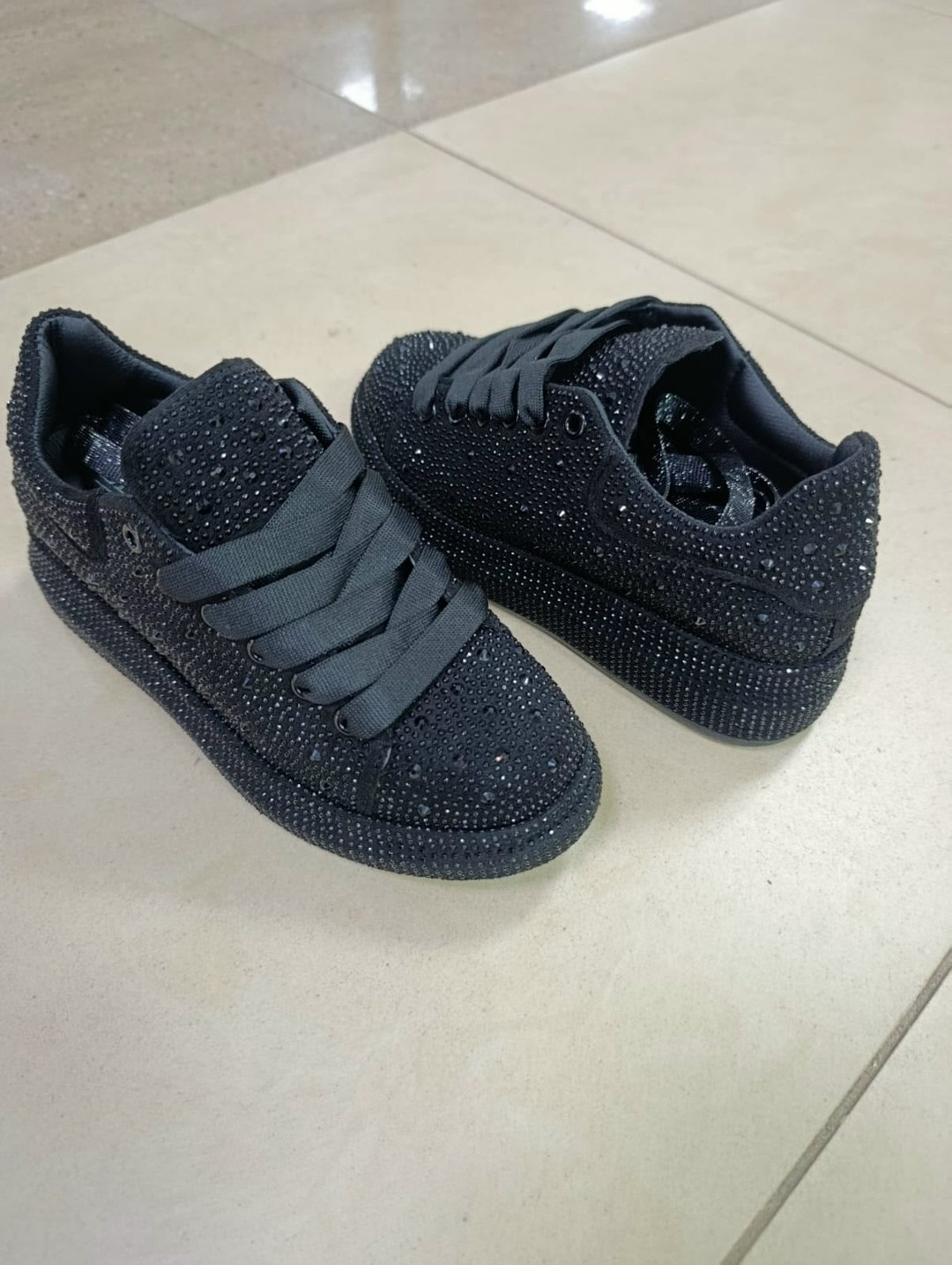 ,кроссовки со стразами,кроссовки со стразами женские,кроссовки женскиe,блестящие кроссовки