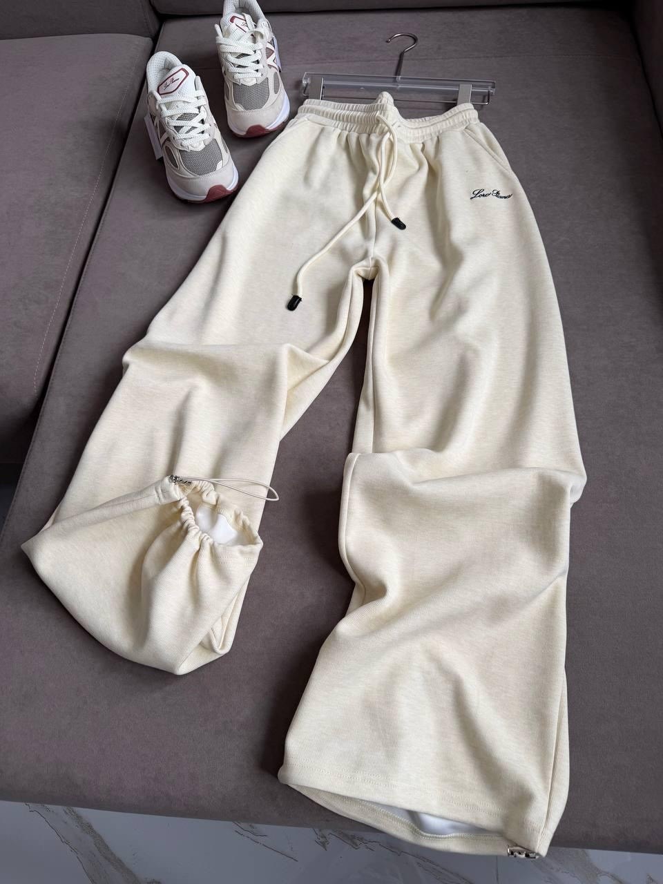 спортивный костюм loro piana,бежевый костюм,костюм стильный,костюм белый,костюм спортивный