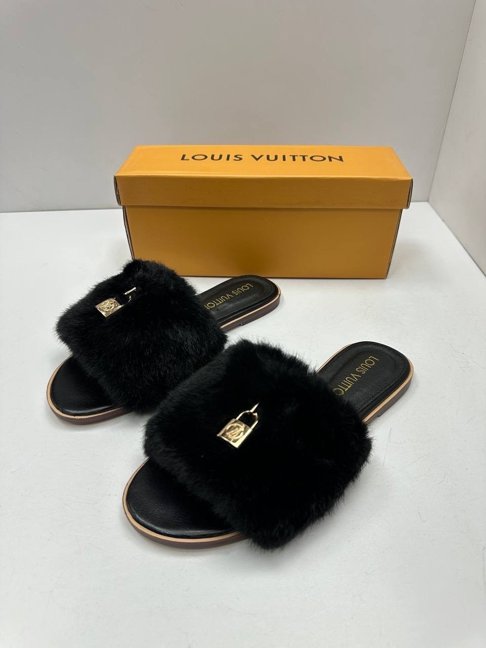 тапочки louis vuitton,шлепанцы louis vuitton,louis vuitton shoes,тапочки женские,меховые тапочки луи виттон