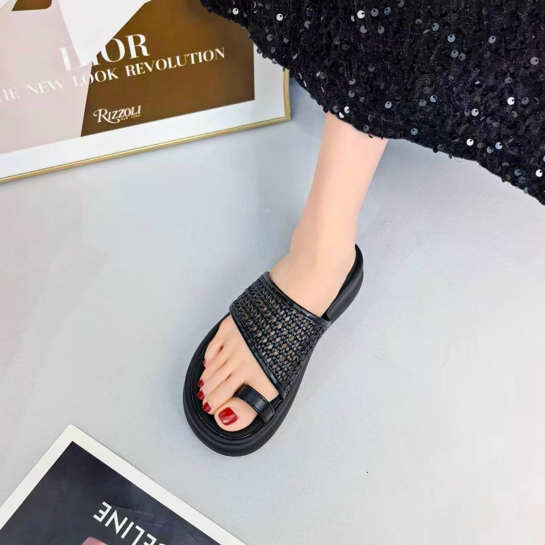 шлепанцы женские,тапочки модные,модные шлепанцы,шлепанцы на плоской подошве,тапочки на плоской подошве