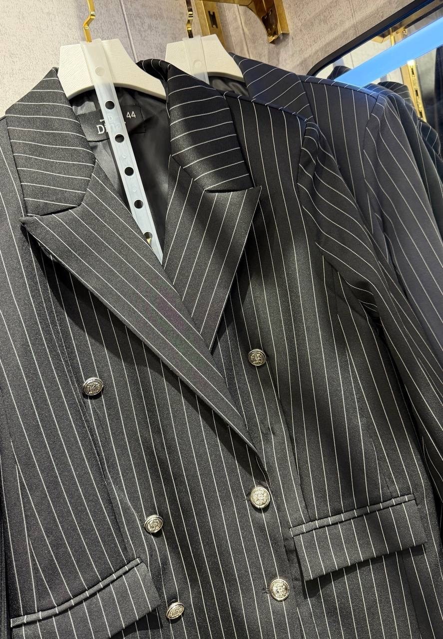 fursac костюм в тонкую полоску с двубортным пиджаком синий,tagliatore костюм в тонкую полоску с двубортным пиджаком синий,двубортный костюм в полоску,костюм с двубортным пиджаком,костюм классический