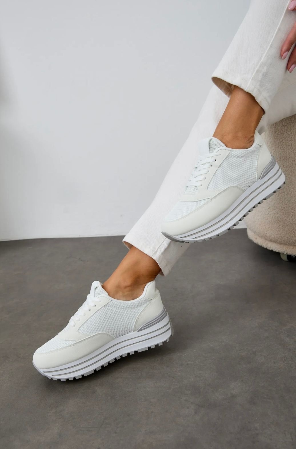 ,кроссовки женскиe,белые кроссовки,белые женские кроссовки,модные женские кроссовки