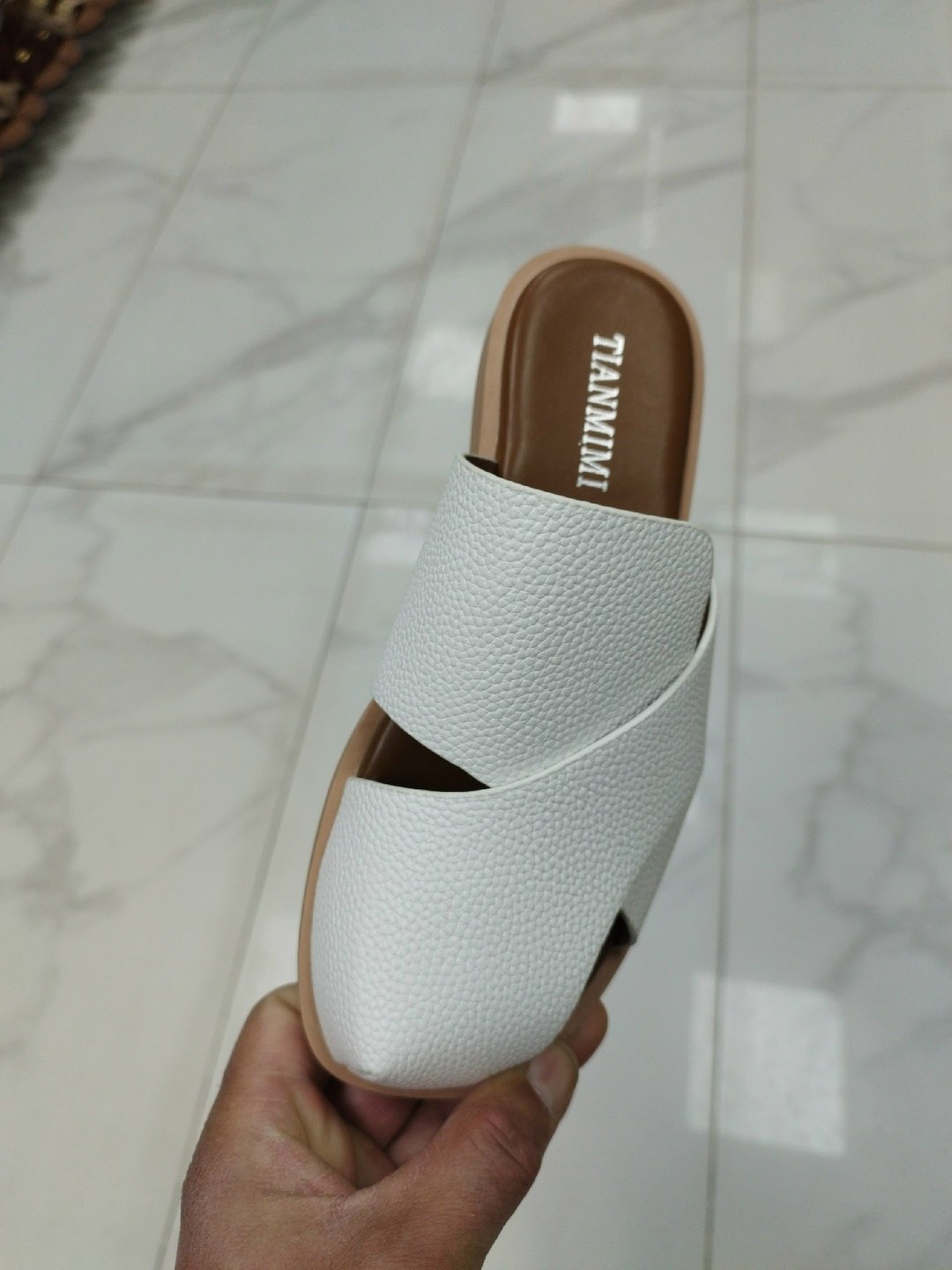 ,женские шлепанцы,женская ,обуви,тапочки модные