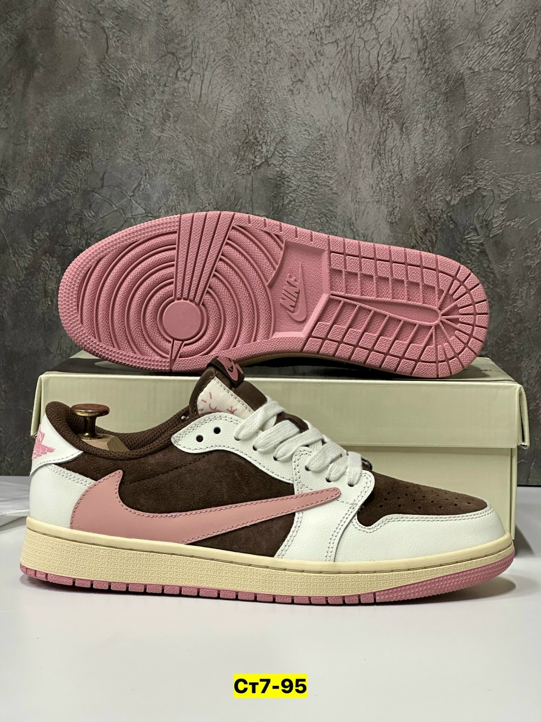 nike air jordan 1 low x travis scott,кроссовки nike travis scott x air jordan 1 low,кеды travis scott x air jordan 1 pink oxford,кроссовки nike air jordan 1 low travis scott,кроссовки nike travis scot
