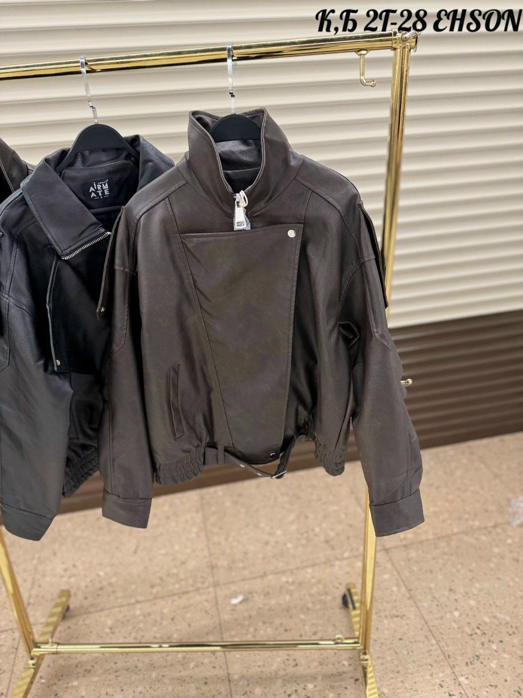 женская кожаная куртка,куртка кожаная,кожаная куртка yves saint laurent,женская куртка из искусственной кожи,кожаная куртка бомбер